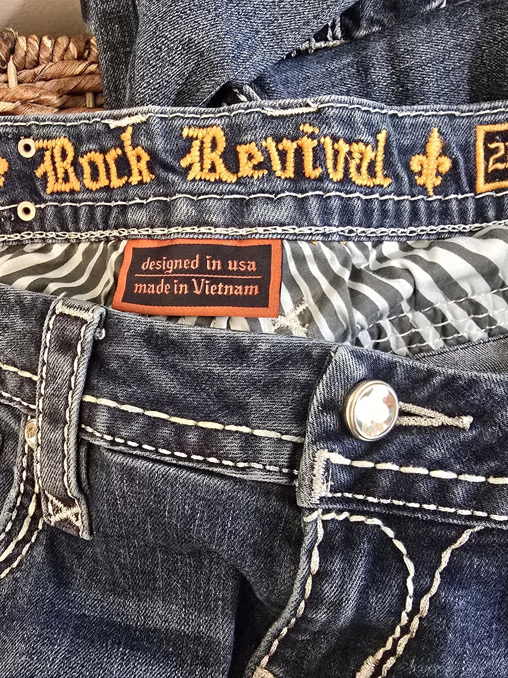 Like New Rock Revival Betty Skinny Jeans for Women in Size 28